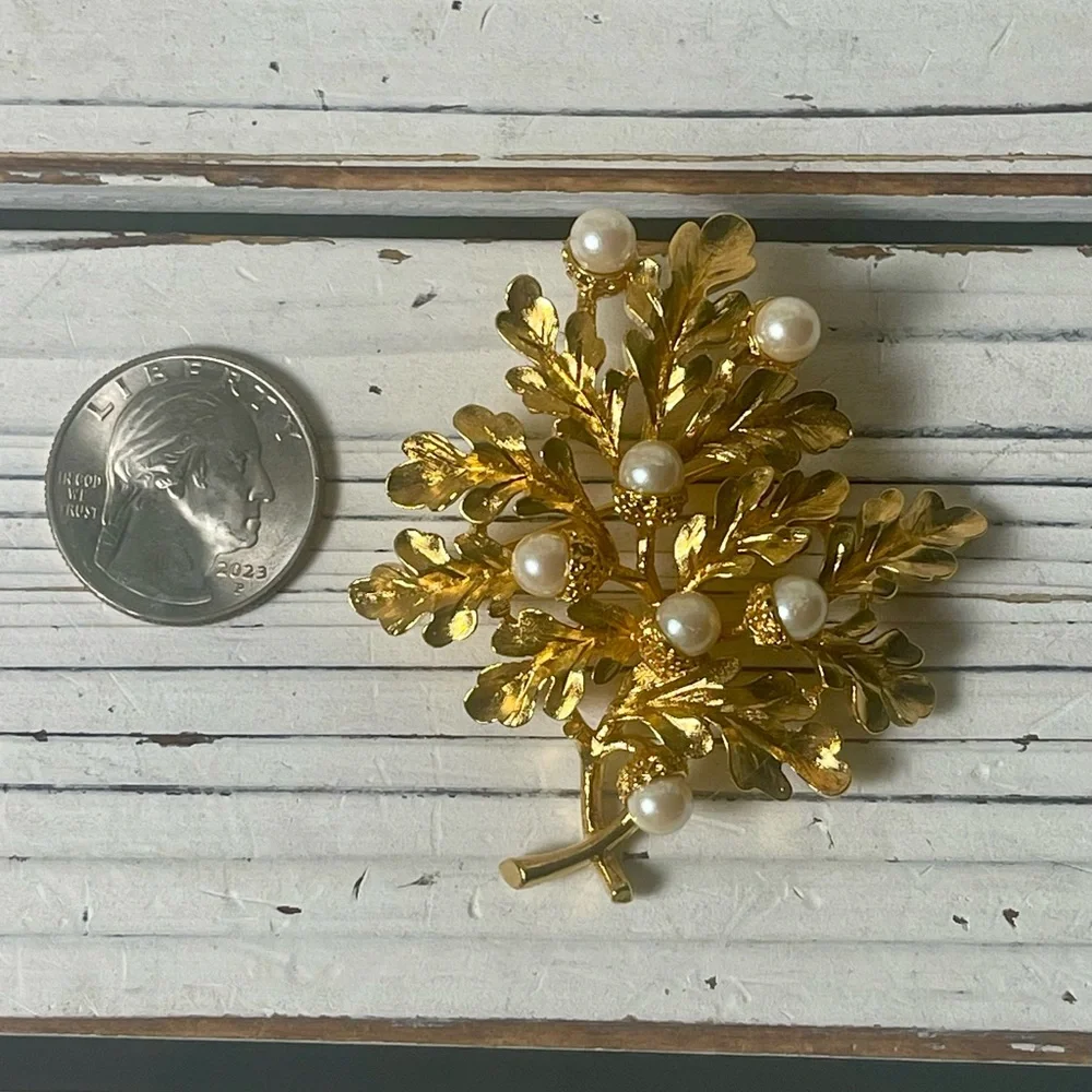 Vintage Monet Brooch Leaf Floral Autumn Fall Faux Pearl‎ Gold Tone Metal